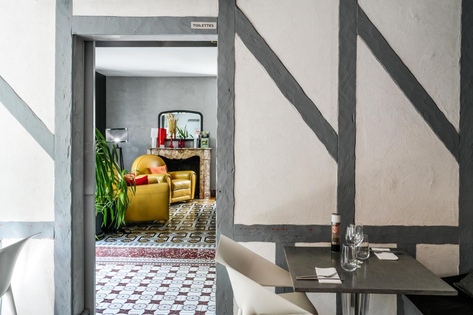 Logis Hotel & Restaurant Le Cadet De Gascogne Saint-Justin  ภายนอก รูปภาพ