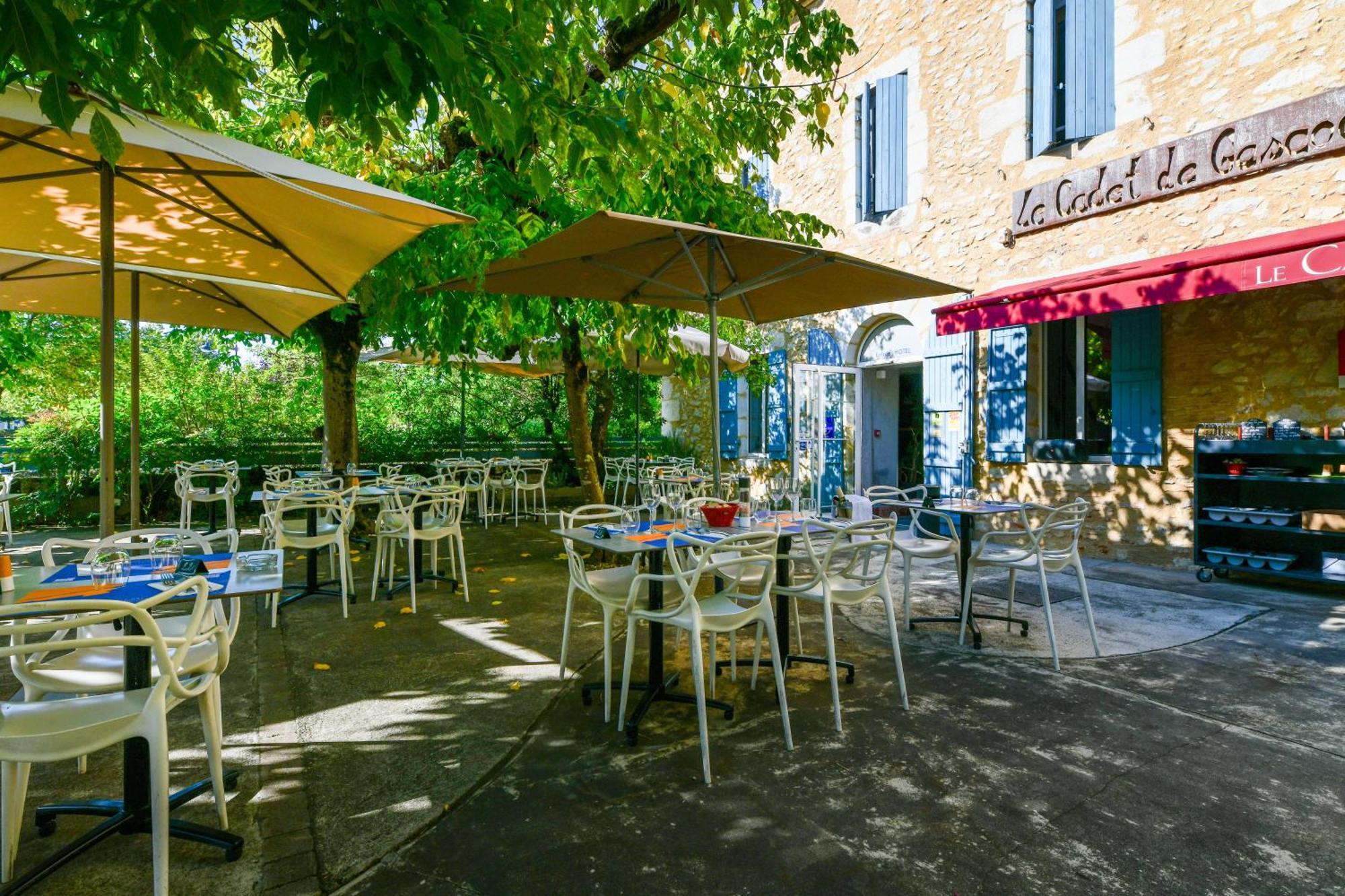 Logis Hotel & Restaurant Le Cadet De Gascogne Saint-Justin  ภายนอก รูปภาพ