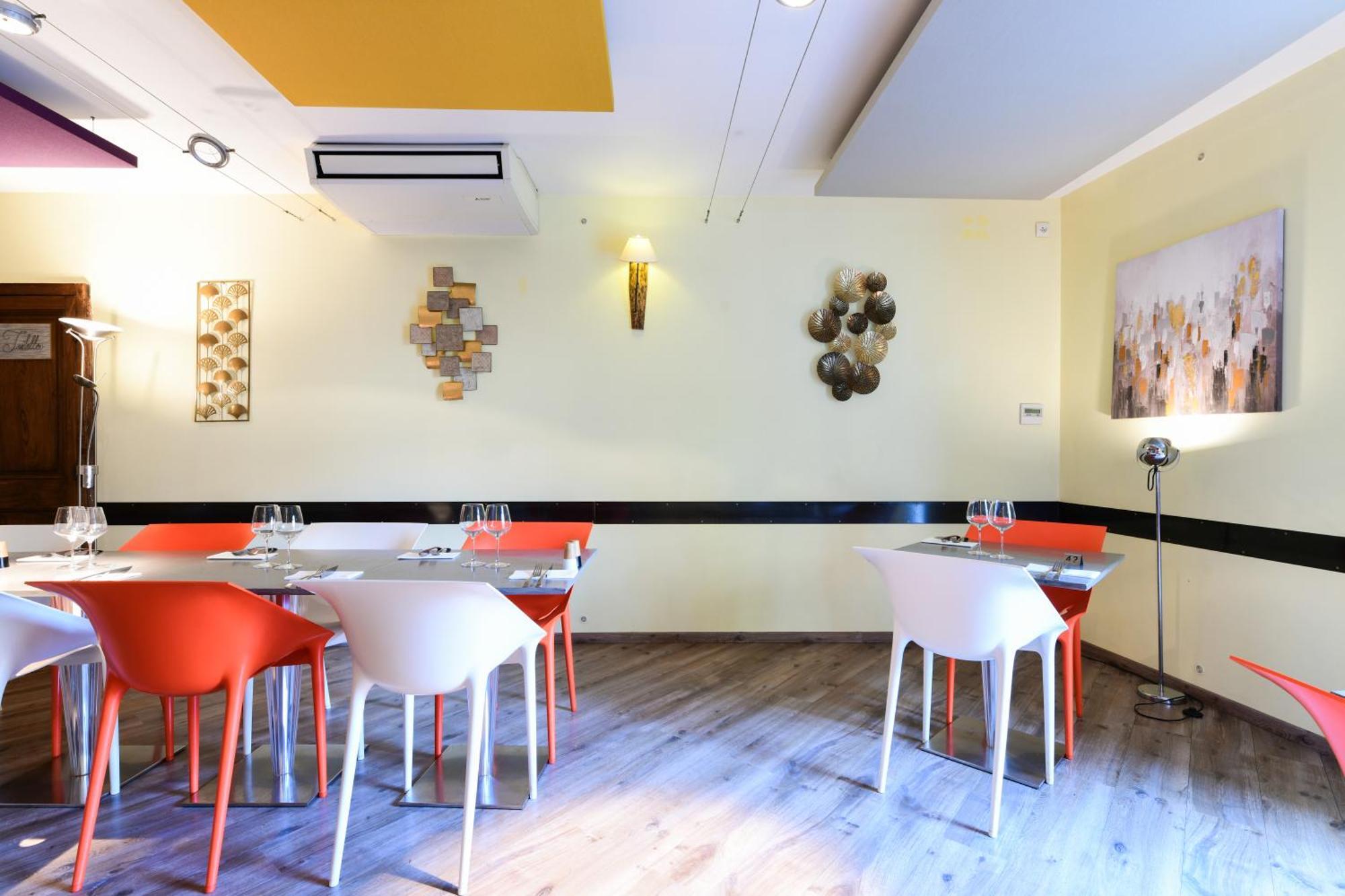 Logis Hotel & Restaurant Le Cadet De Gascogne Saint-Justin  ภายนอก รูปภาพ