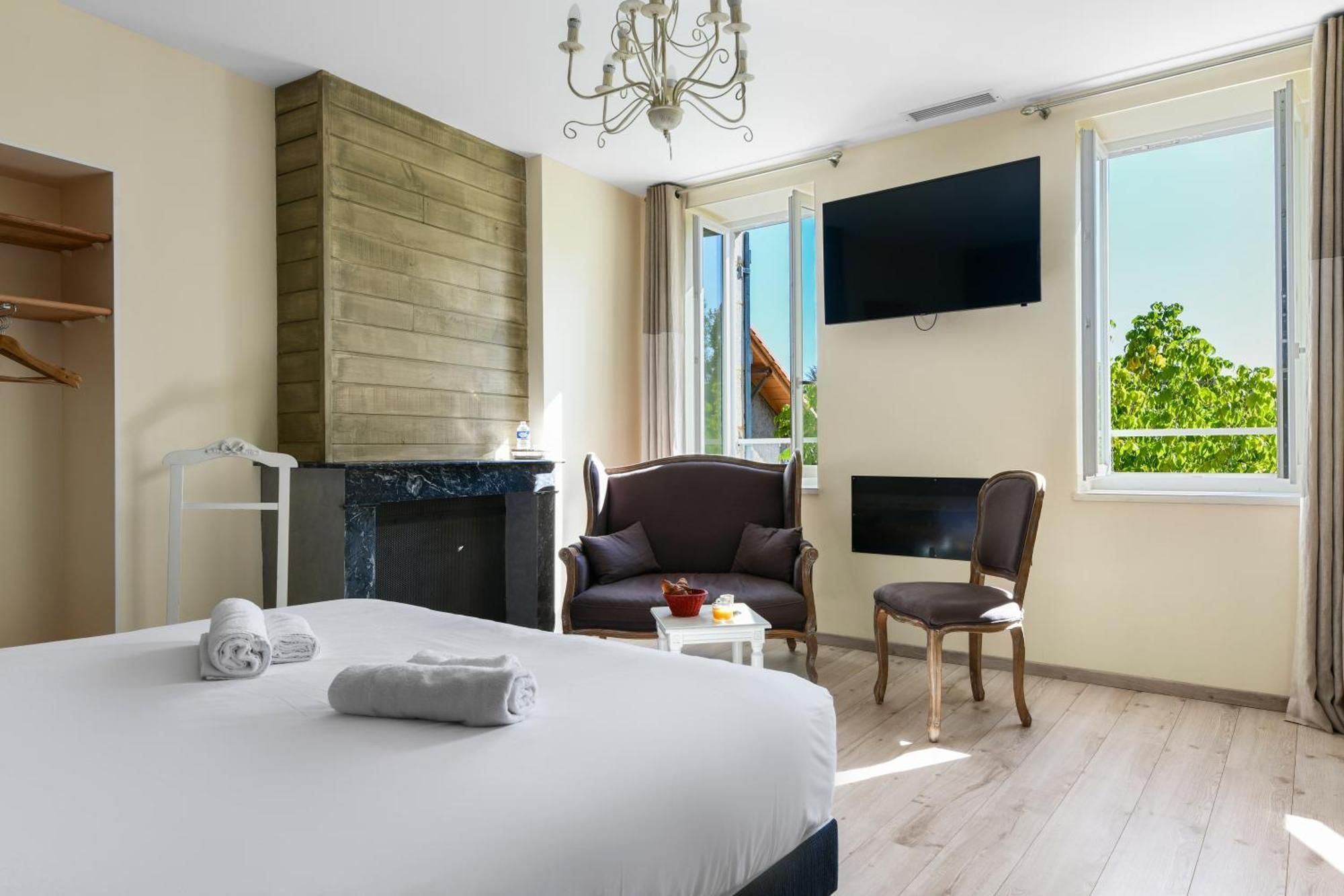 Logis Hotel & Restaurant Le Cadet De Gascogne Saint-Justin  ภายนอก รูปภาพ